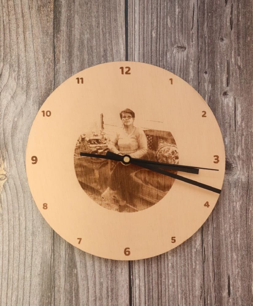Reloj de pared personalizado de madera